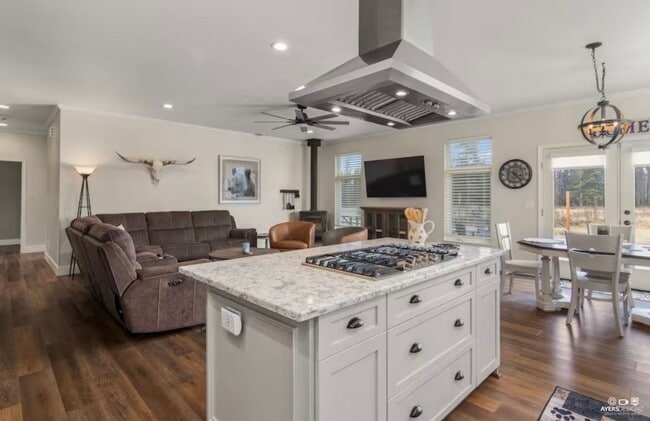 Photo - SEASONAL RANCH HOME