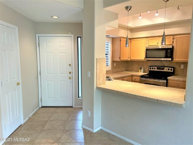 Building Photo - 6655 N Canyon Crest Dr Unit 21104