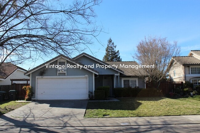 Building Photo - Recently Updated 3 Bedroom Home That Is Ready To Go!!!