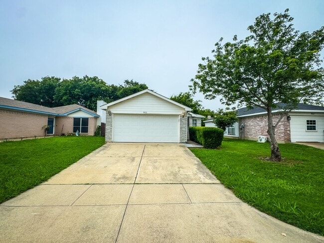 3 Bed, 2 Bath Ft Worth Home in Burleson IS... - 3 Bed, 2 Bath Ft Worth Home in Burleson IS...