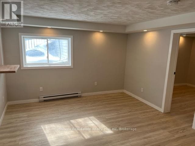 Photo - 16 Huron Rd Unité 4