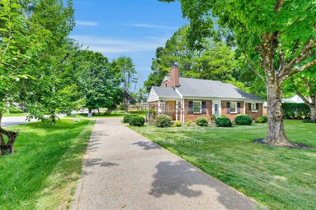 Photo - 715 Hillsboro Rd
