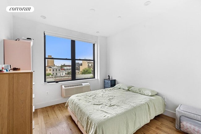 Photo - 27 Kossuth Pl