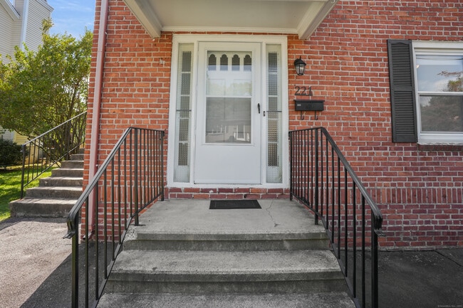 Photo - 221 Hunyadi Ave