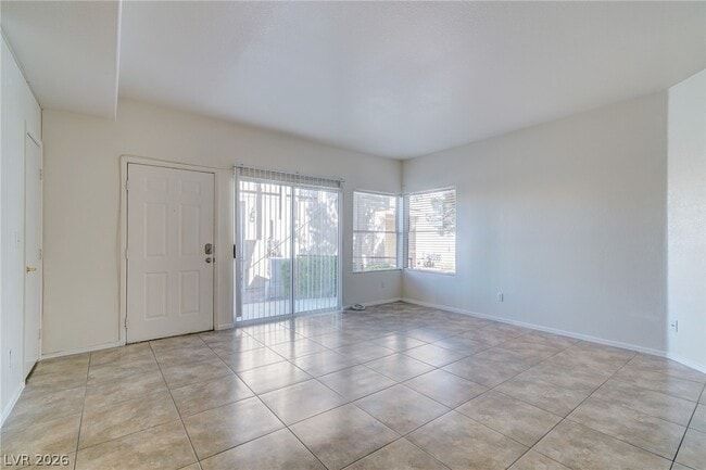 Building Photo - 5125 W Reno Ave Unit 1044