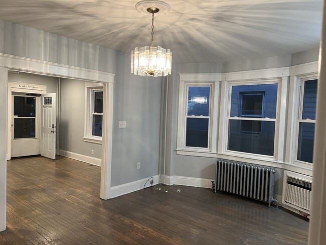 Sala de estar 2 - 1348 Easton Ave