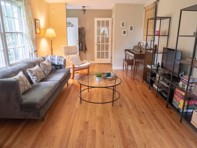 Photo - 703 Longview St