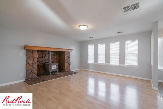 Photo - Bright & Spacious 3-Bed, 2-Bath Home in Wa...