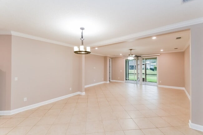 Photo - 252 St Kitts Loop