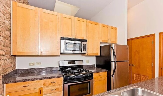 Building Photo - Gorgeous 2 Bedroom Apartment in Avondale - Laundry In Unit 03