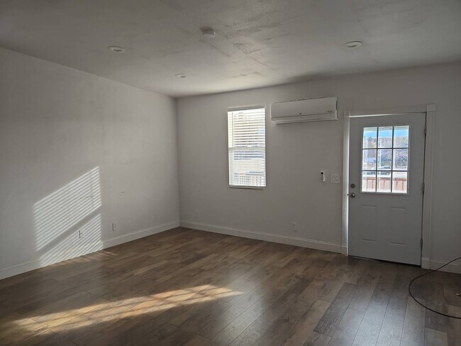 Photo - 124 E Main St