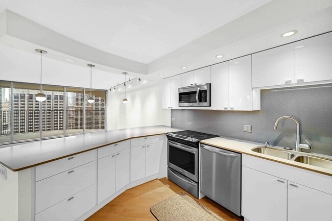 Photo - 300 N State St Unit 2510