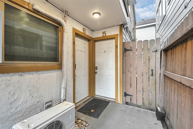 Photo - 1607 Welch St