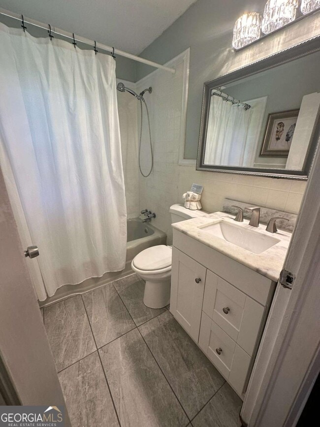 Photo - 1900 Meadow Ln