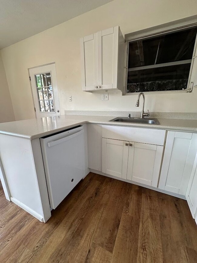 Photo - Nuuanu Pali Ground floor 3 bed, 1 ba including utilities and parking stall, pet negotiable