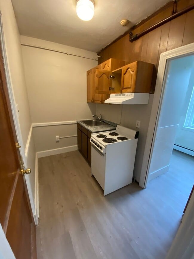 Photo - 423 Pelham St Unit 8