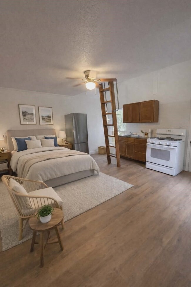 Building Photo - 6219 Saxon Dr