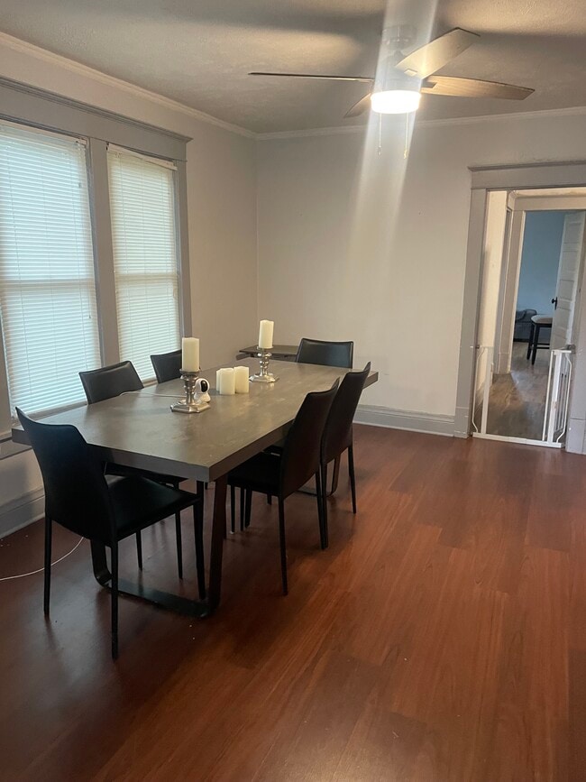 Comedor - 6532 Bedford Ave