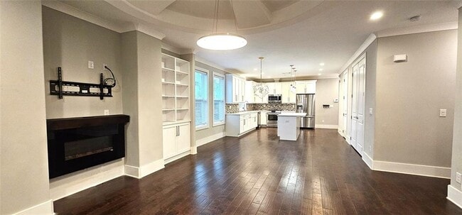 Building Photo - 1993 Memorial Dr SE