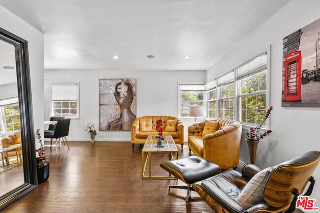 Photo - 3318 Barham Blvd