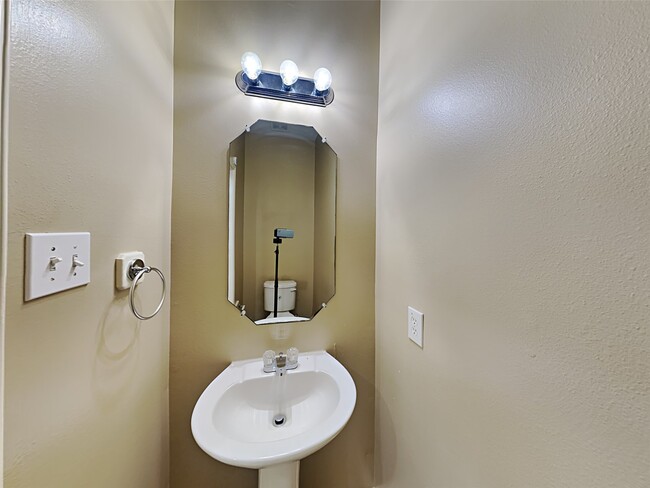 Photo - 1927 Makenna Ln