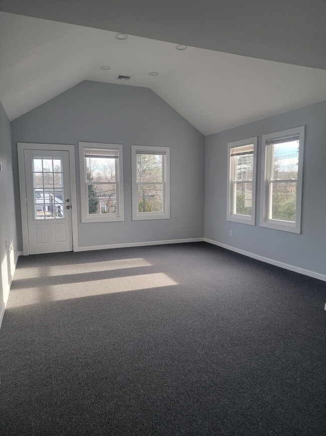 Building Photo - 12 Ridge Ave Unit 2 Rental