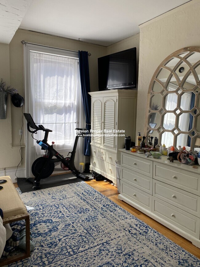 Photo - 429 Beacon St