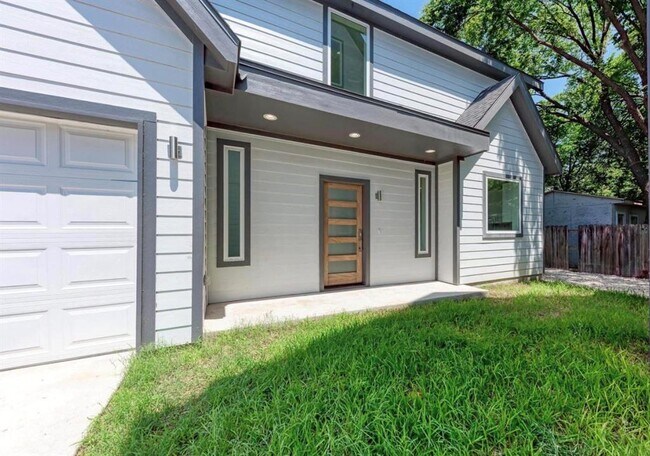Building Photo - 502 Tillery St Unit 2