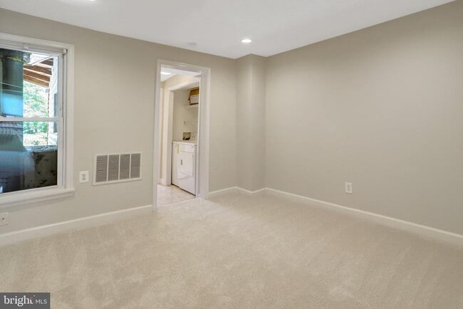 Photo - 619 N Henry St
