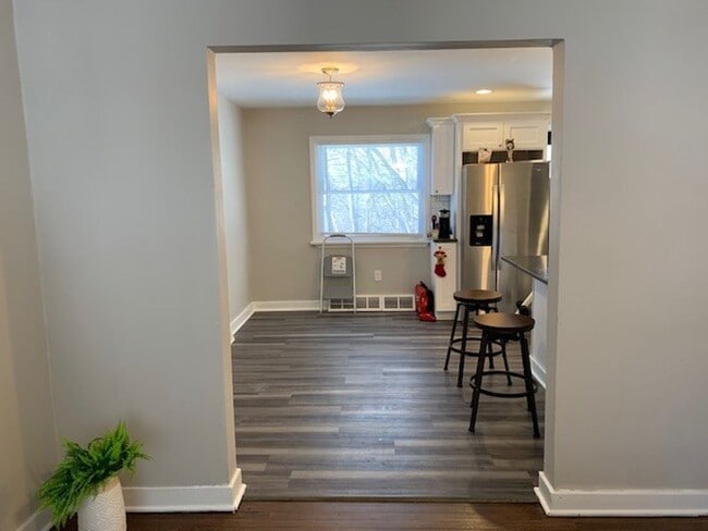 Photo - MODERN 2 BEDROOM, 1 BATHROOM TOWNHOUSE - GARFIELD