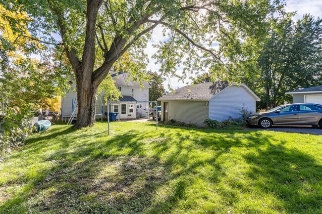 Parking for unit behind Garage - 116 N 7th Ave Unit #2
