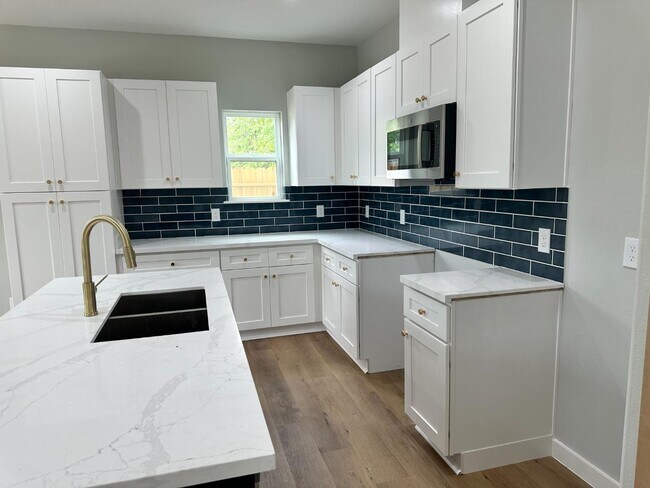 Building Photo - 8404 Tate St Rental