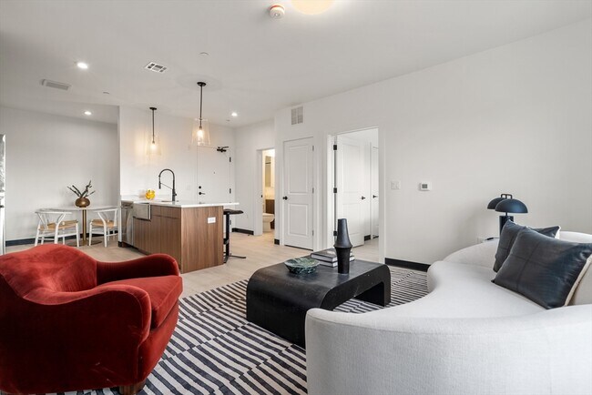 Photo - 600 Broadway Unidad 611