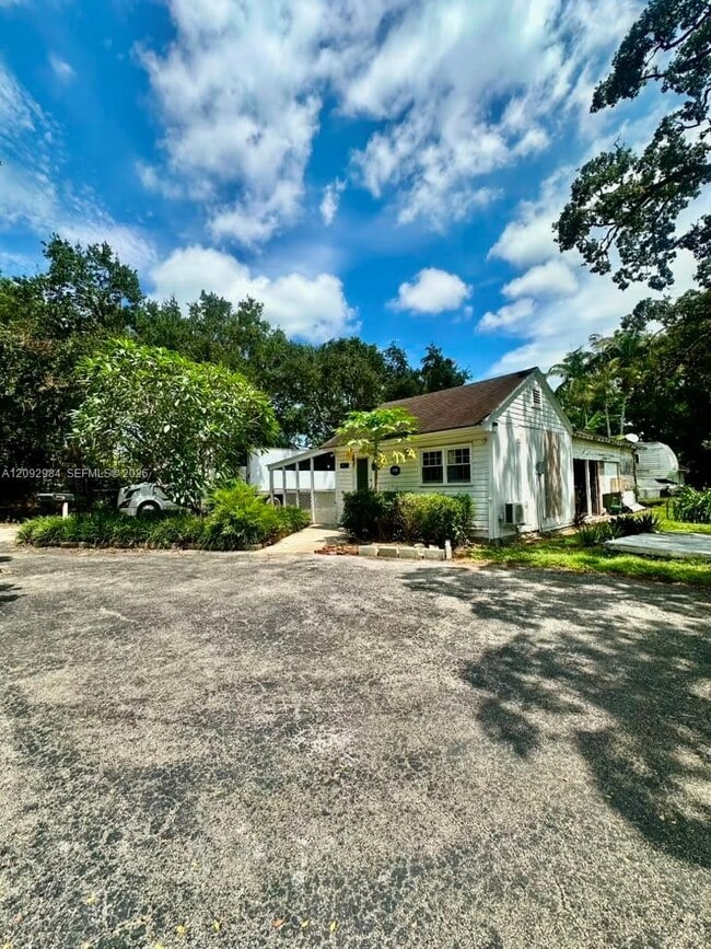 2151 N Krome Ave Unit 1