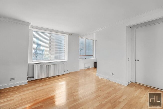 Photo - E 47TH ST Unidad 26D