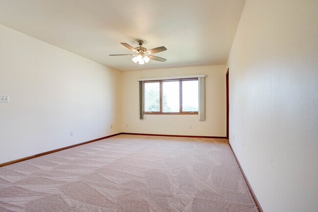 Photo - 10 Redtail Ct