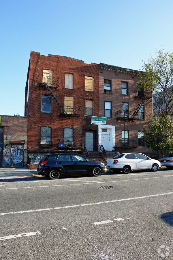 Photo - 555 Union St