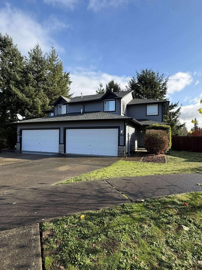 Photo - 904 Avalon Ct SE