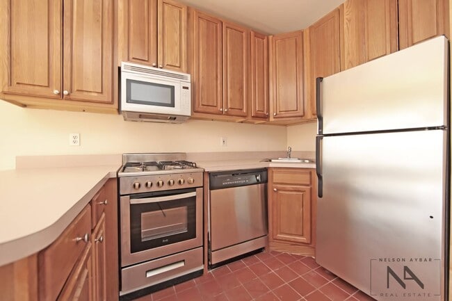 Photo - 695 Union St