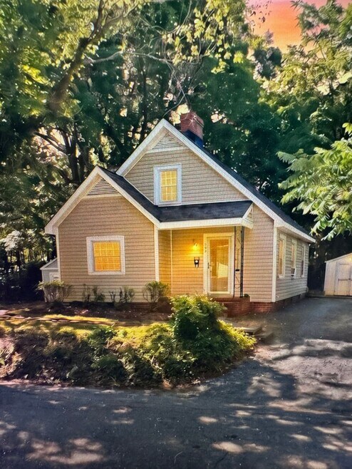 107 Carr St