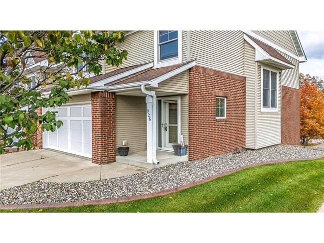 Photo - 926 Ramsey St