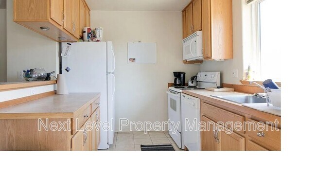 Photo - 26 8th Ave W