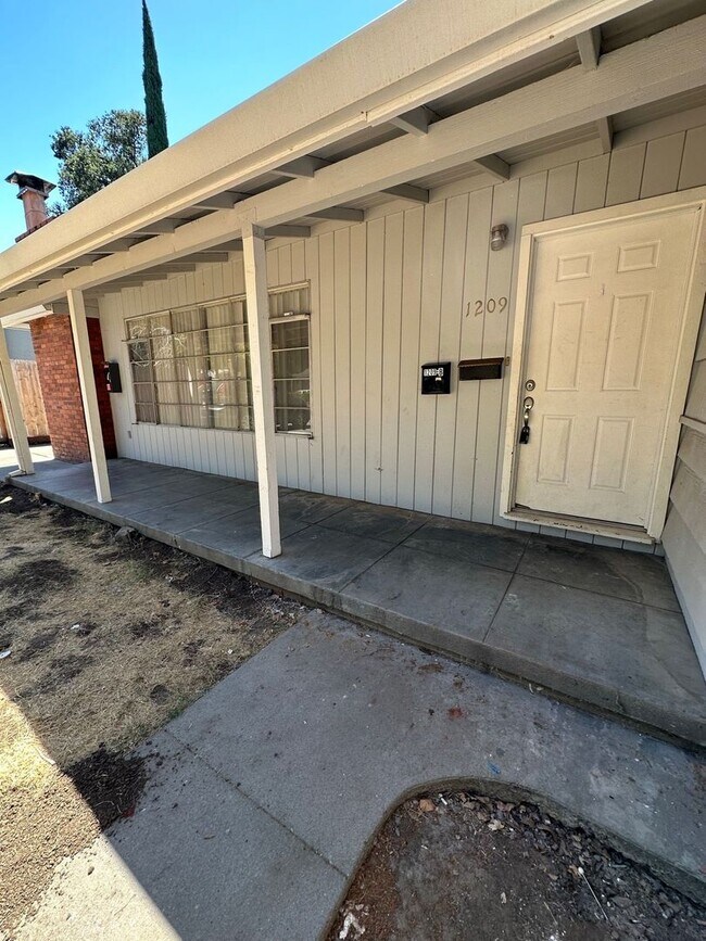 Photo - 1209 Warner St Unidad 1209 Front