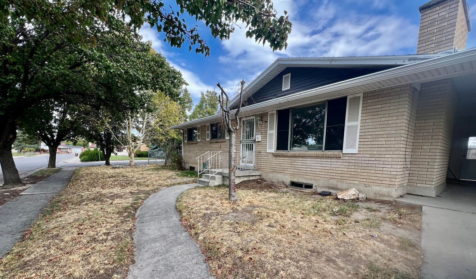 6 Bedroom, 2 Bath, Available this month!! House House Rental in