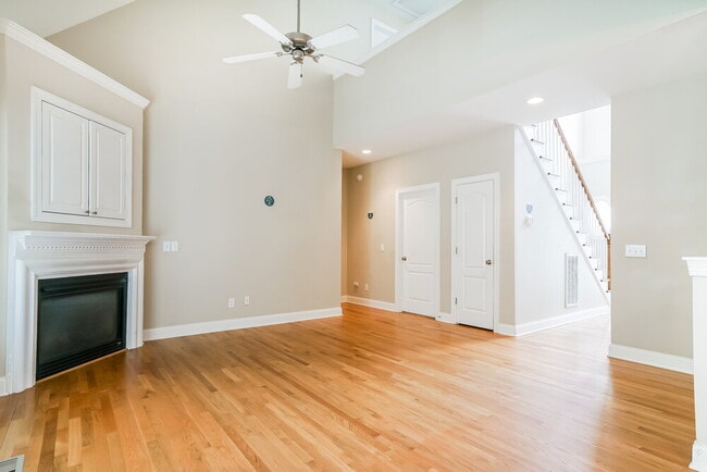 429 Longbourn Dr