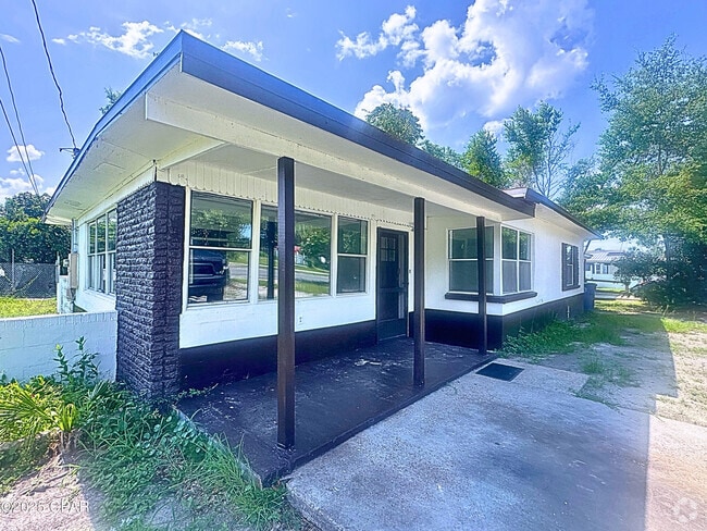 Building Photo - 706 Bay Ave Rental