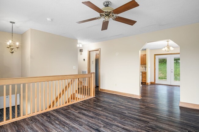 Photo - 3 Bed/ 2 Bath Pet Friendly, No Undergraduates