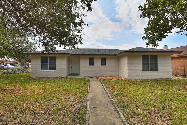Photo - 2202 Saxony Dr
