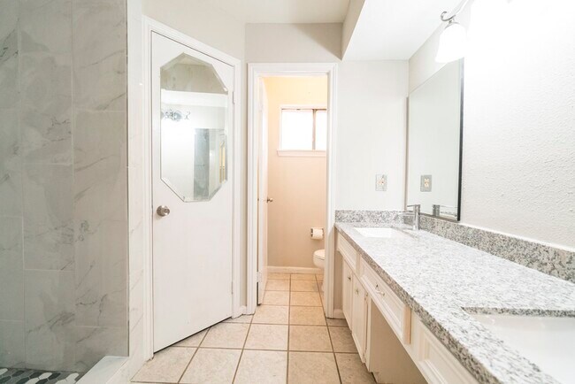 Photo - 18746 Wood Glen Ln
