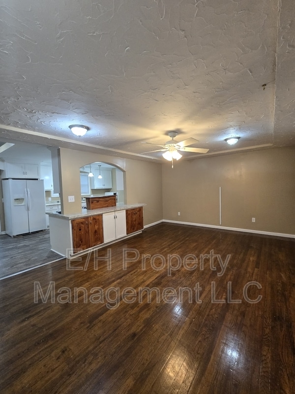Photo - 635 N Andover Rd